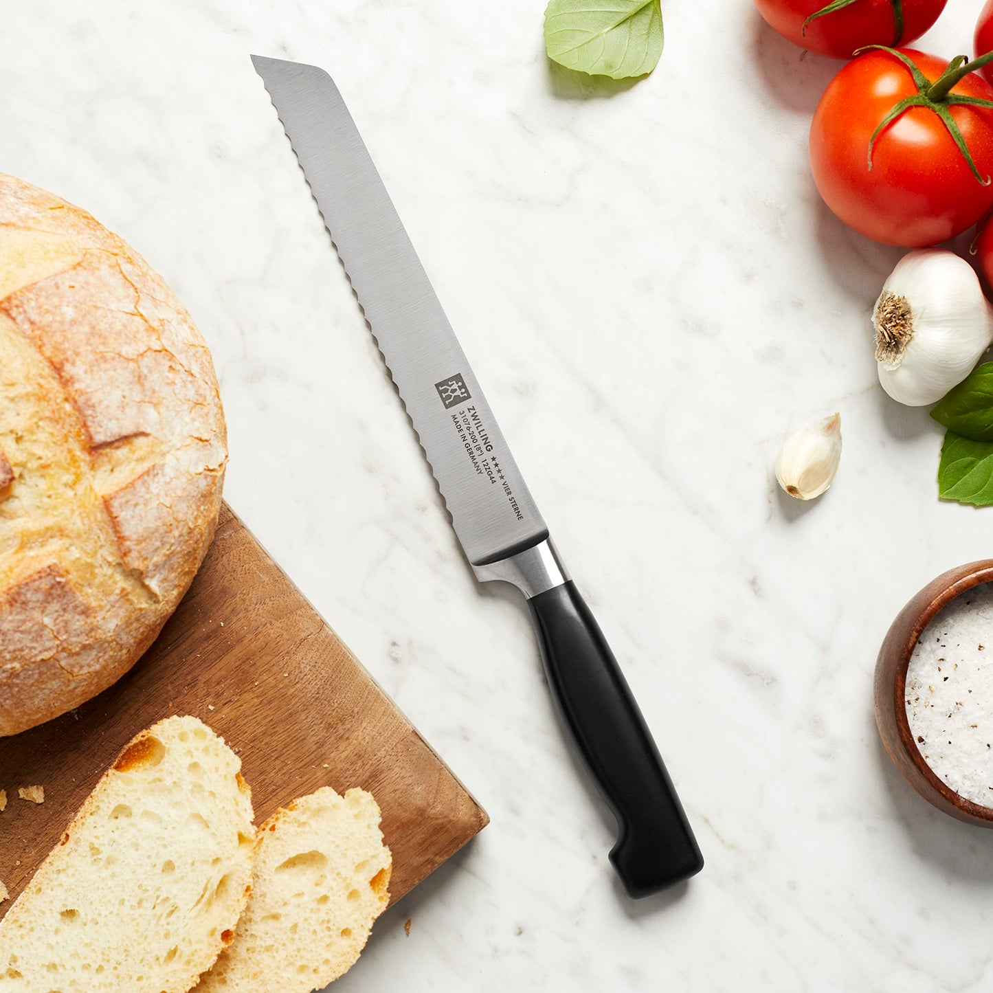 Zwilling J.A. Henckels Twin Four Star Faca de pão de aço inoxidável de alto carbono de 20,32 cm
