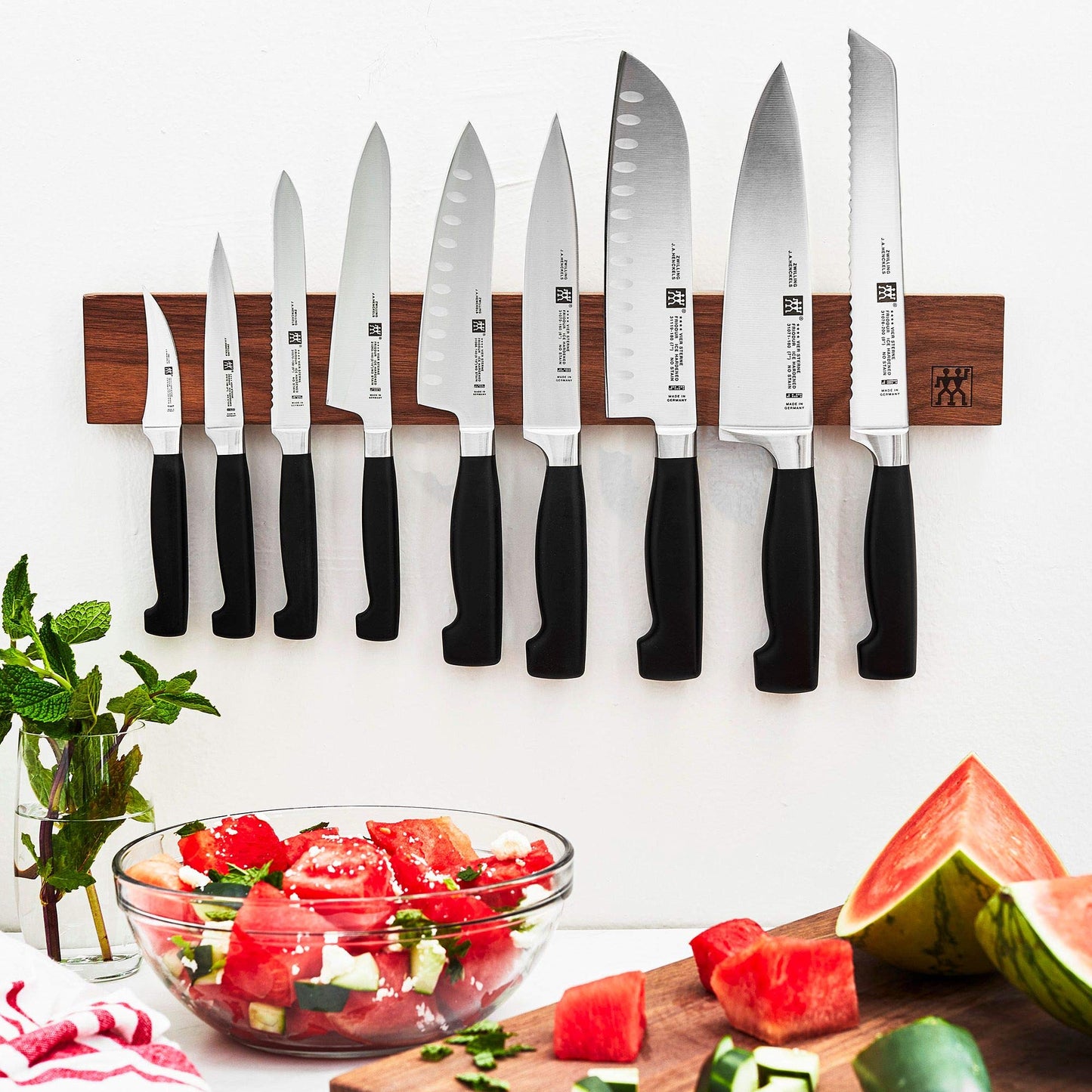 Zwilling J.A. Henckels Twin Four Star Faca de pão de aço inoxidável de alto carbono de 20,32 cm