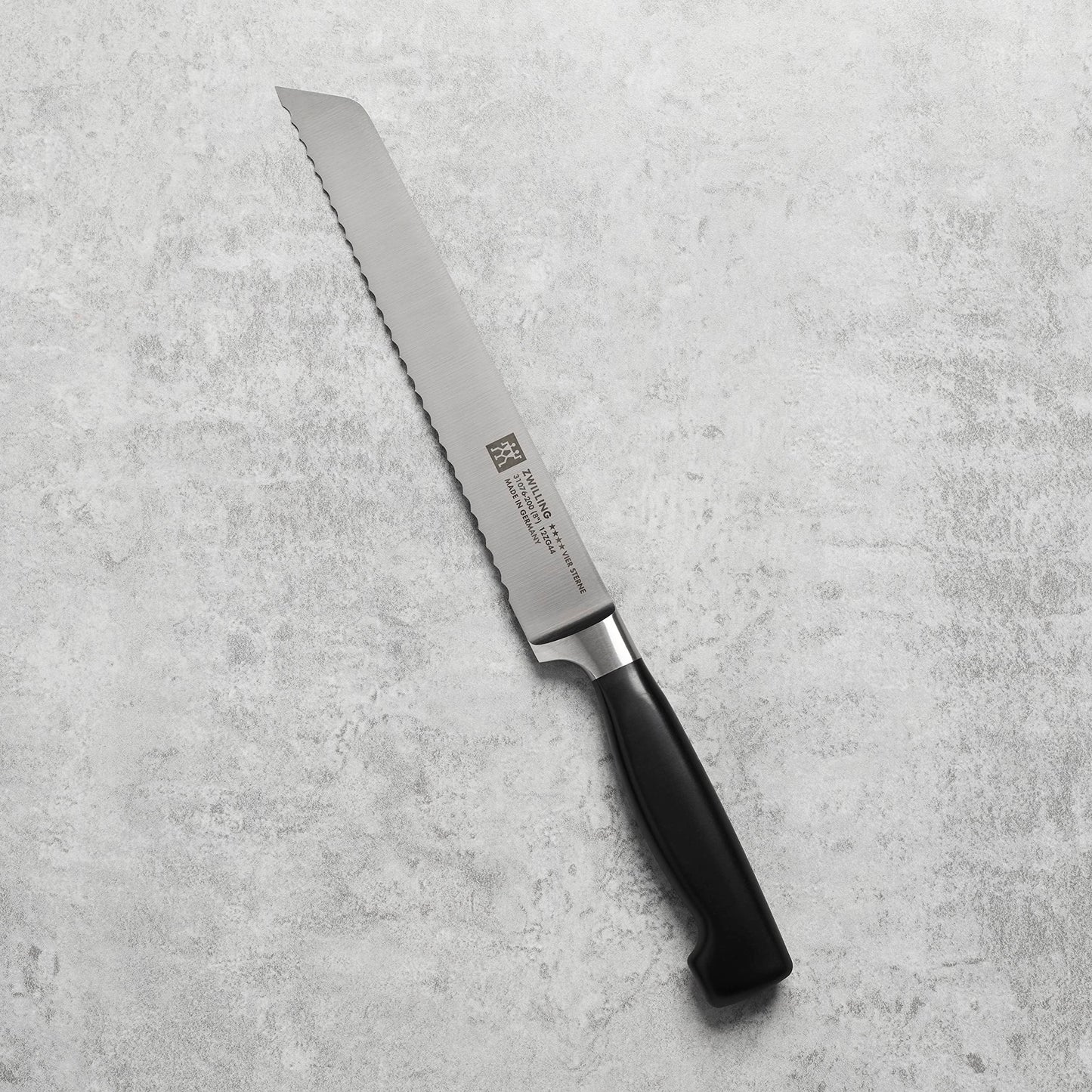 Zwilling J.A. Henckels Twin Four Star Faca de pão de aço inoxidável de alto carbono de 20,32 cm