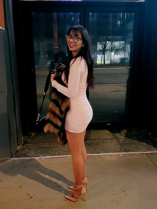 Vestido Curto com Decote em V Profundo Rosa